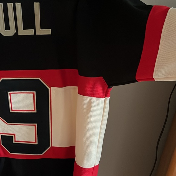 Chicago Blackhawks Bobby Hull 2009 Winter Classic Jersey - Picture 10 of 10